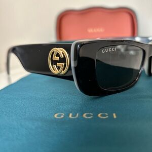 Gucci 52mm Slim Rectangular Sunglasses in Black with Pearl Interior- GG0516S 001